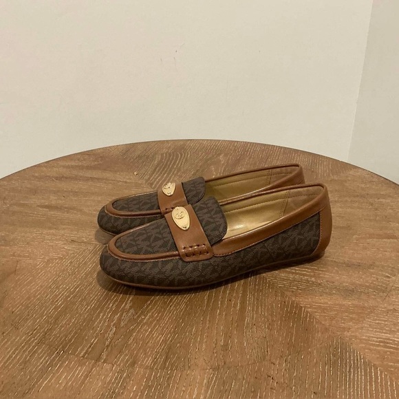 MICHAEL KORS MVJ24 MONOGRAM MOCCASIN SHOE - Picture 5 of 7